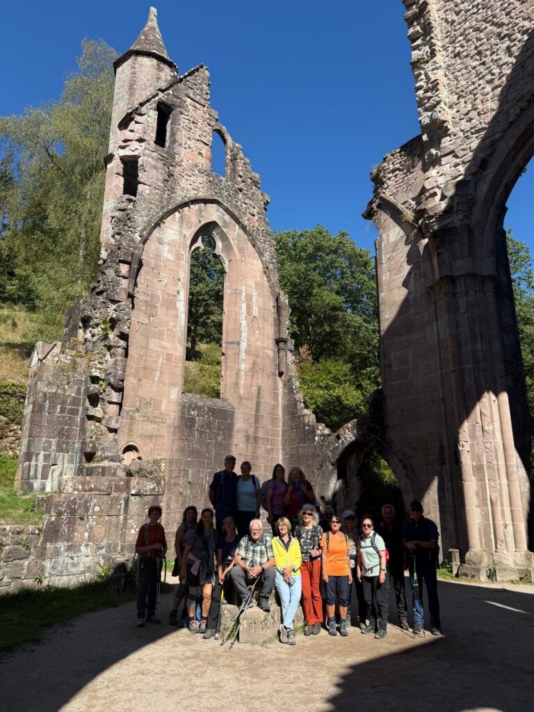 Vor der Klosterruine Allerheiligen